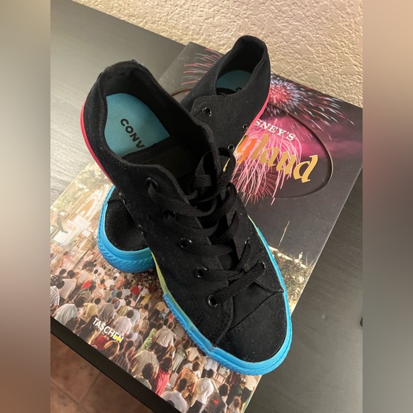 🌈👟 CONVERSE CHUCK TAYLOR ALL STAR RAINBOW PRIDE SNEAKER - Picture 2 of 10